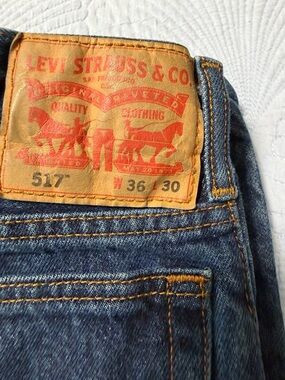 Levi's Slim Straight Men's Blue Denim Jeans with Tan Leather Patch